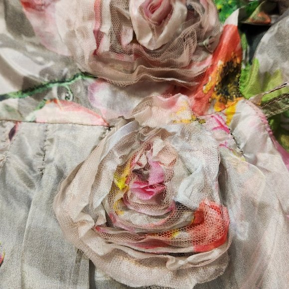 Naked back, flower top - Picture 5 of 5